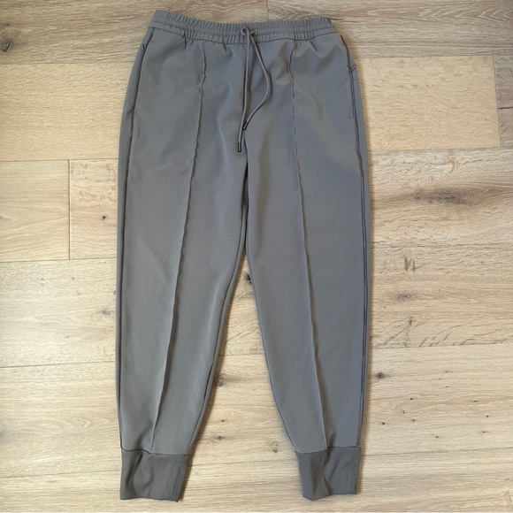 Athleta Endeavor Jogger in Buff Grey/ Toupee Size 10 *M4 - Picture 4 of 4